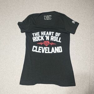 Cleveland Tshirt Rock And Roll. Condition is Pre-owned.